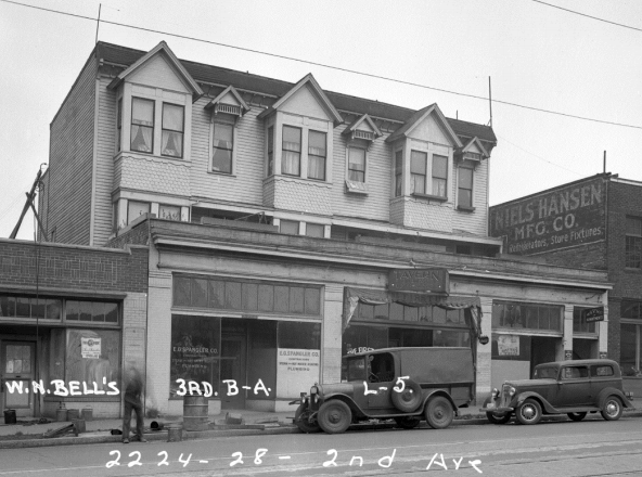 Historic photo of the Wayne Apartments. (City of Seattle)