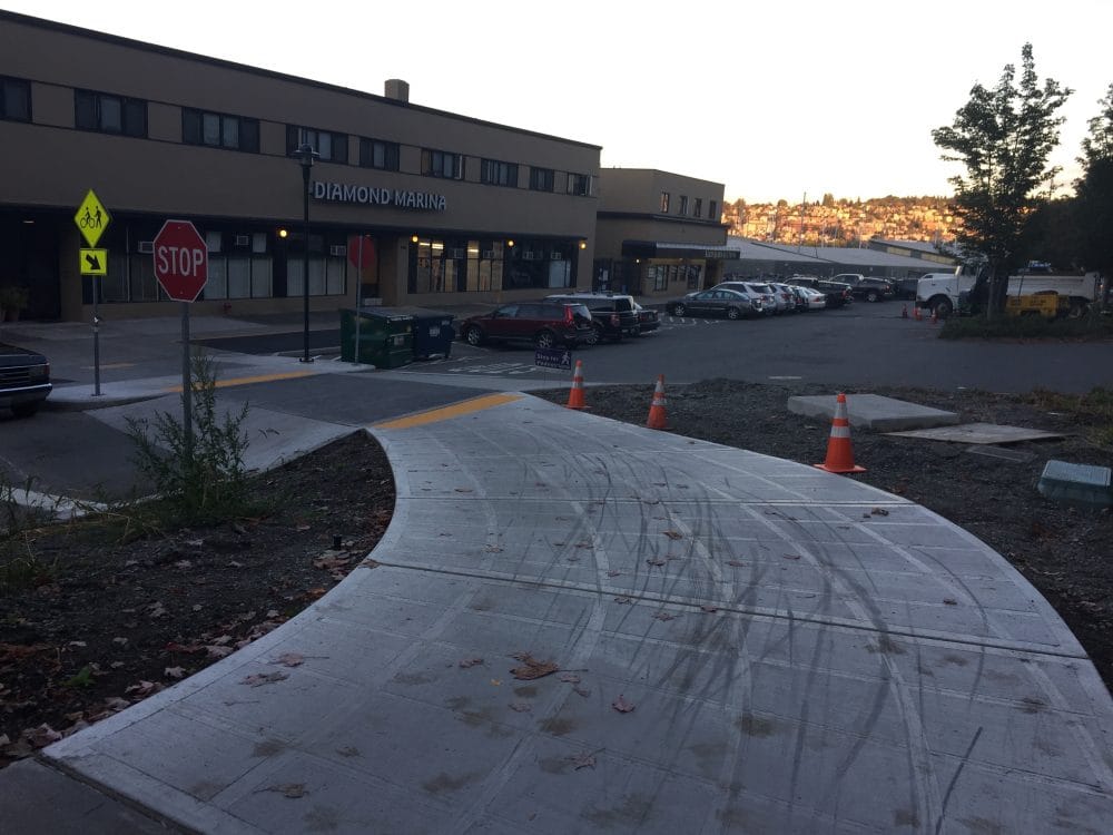The transition to and from the Westlake Cycletrack on the northend of the trail.