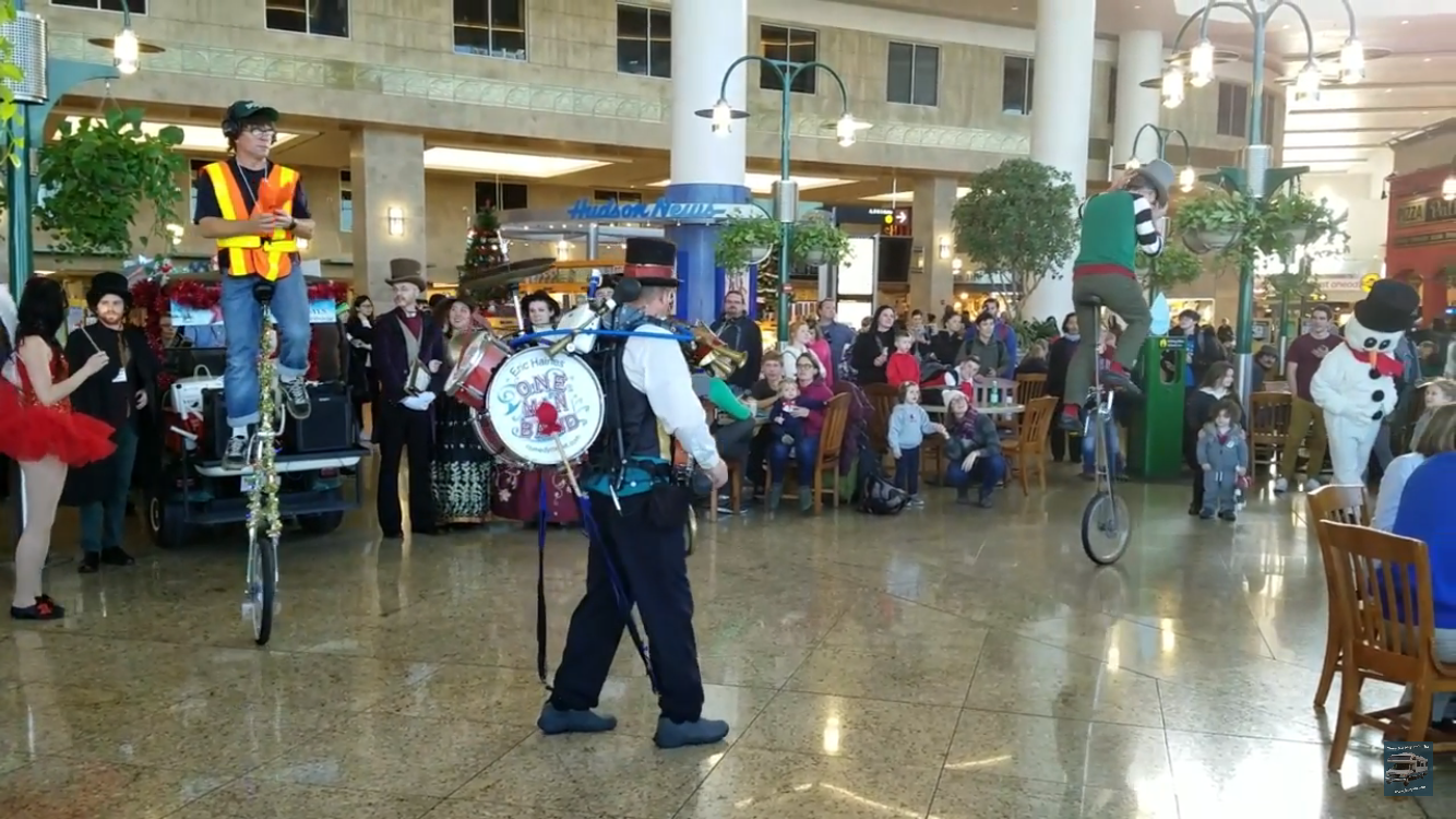 Sunday Video: Holiday Fun At Sea-Tac