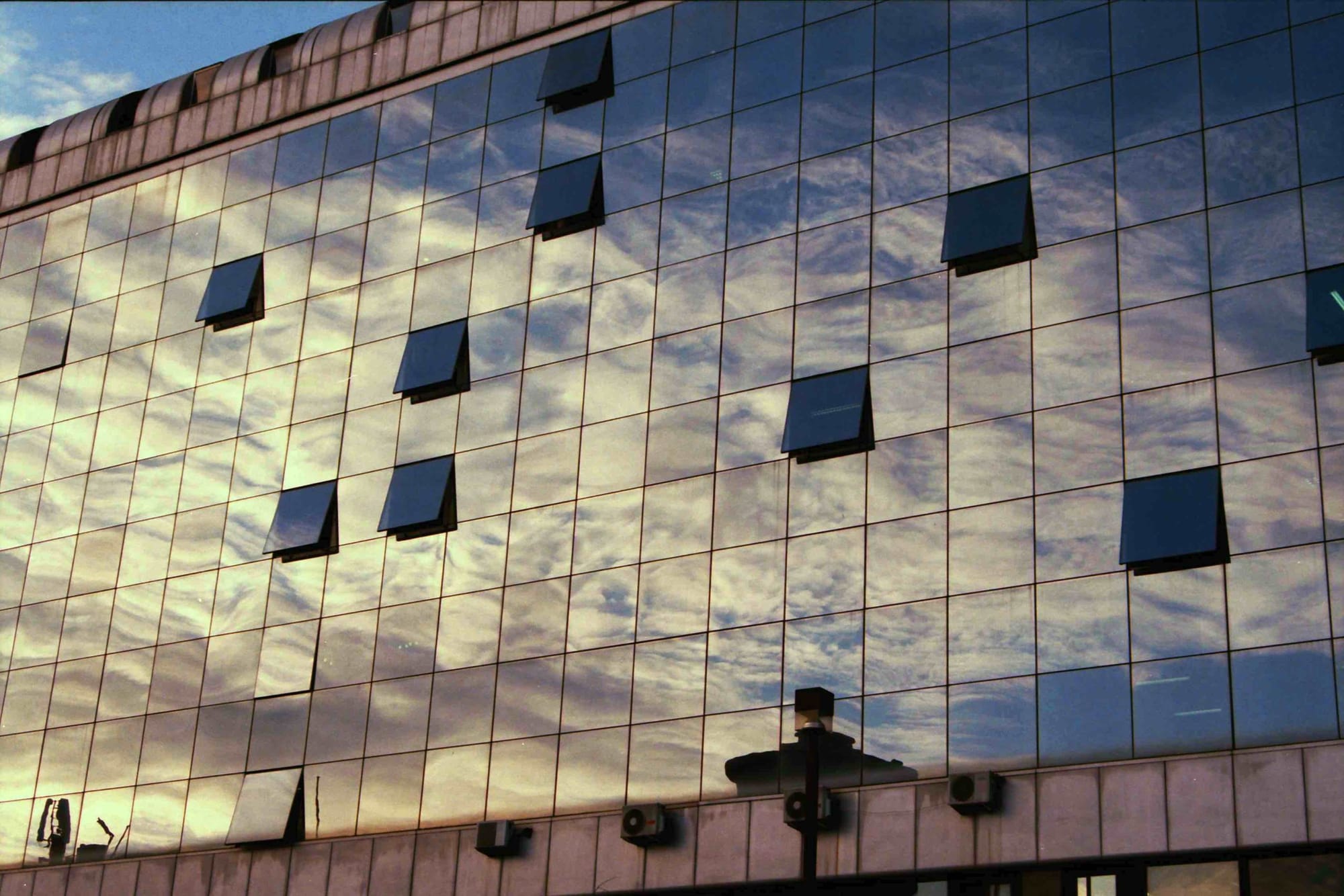 People Always Look Like Friends When They’re Helping Out