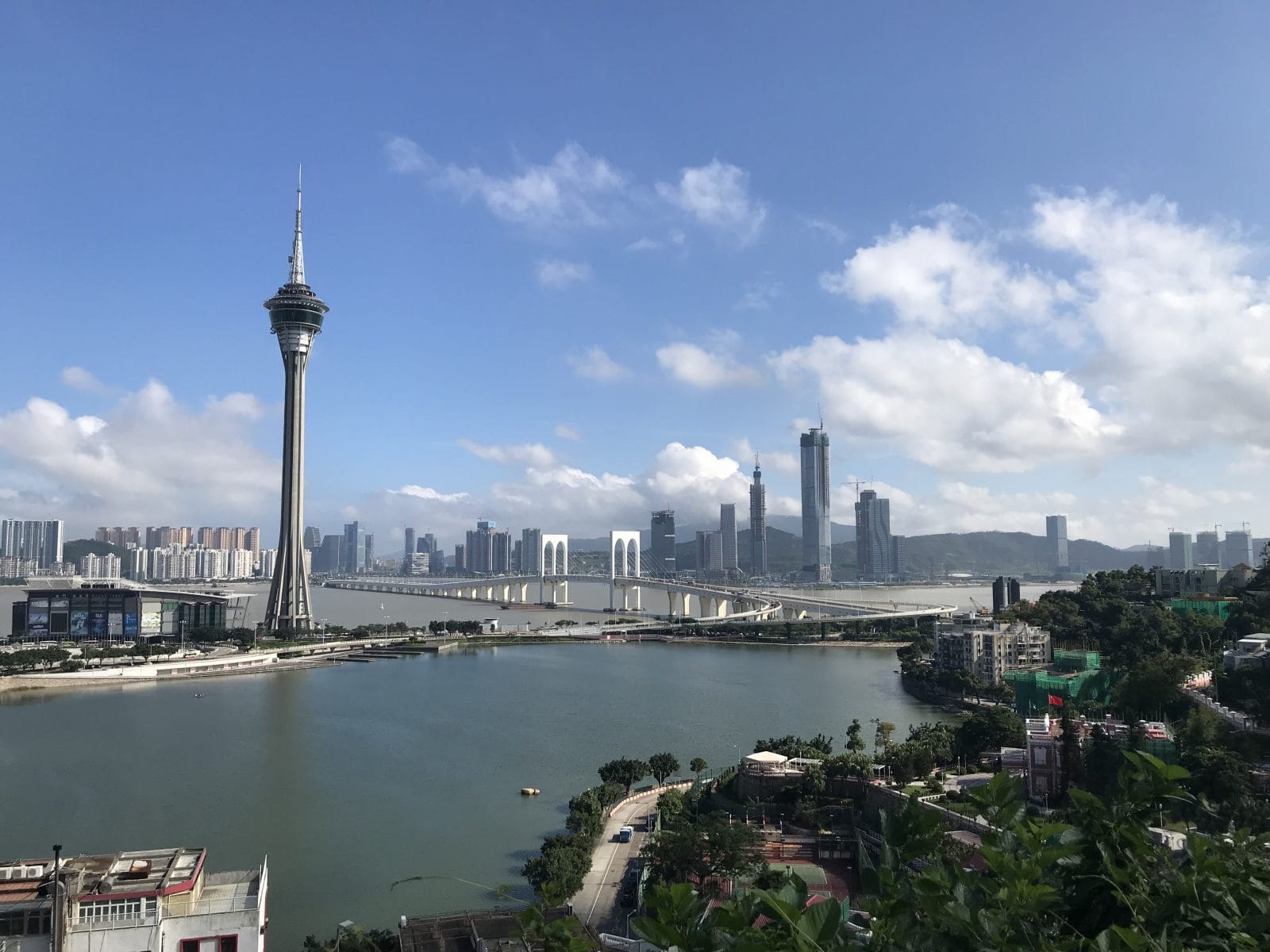 What We’re Reading: 5G Has Roadblocks, Decongest Seattle, and Reinvent Infrastructure