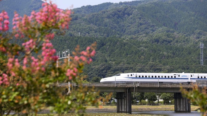 Strong Public Support for Cascadia High-Speed Rail, Poll Finds