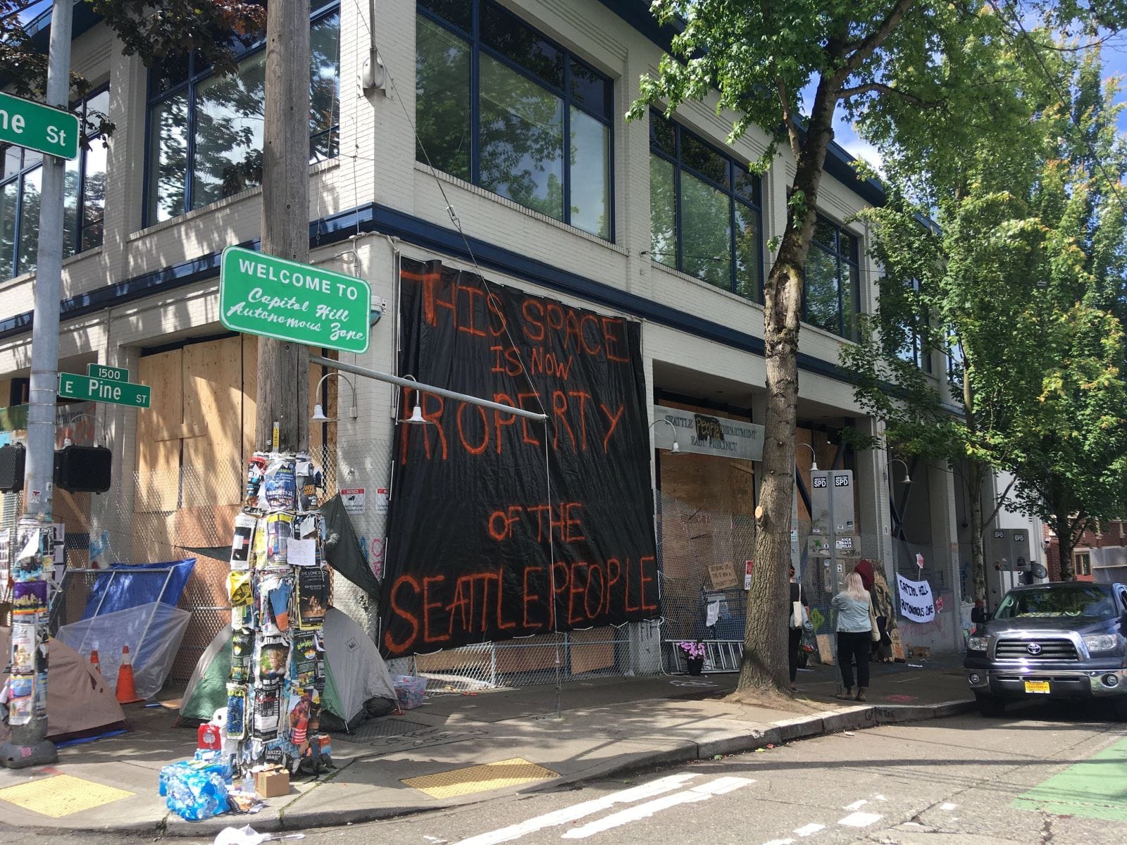 
                     "Welcome to the Capitol Hill Autonomous Zone" reads a new sign on Pine Street. (Photo by Michael Goldman)
                     
