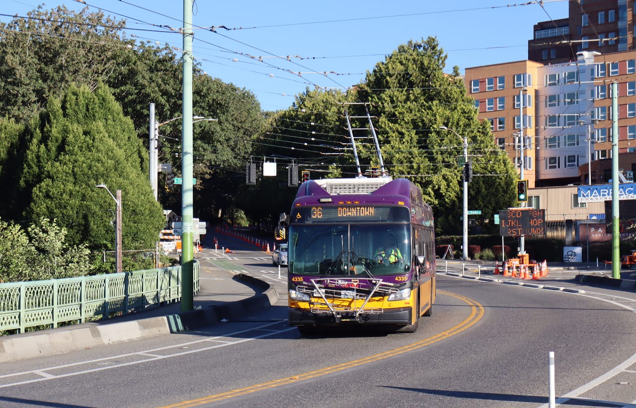 Are Trolleybuses Being Forgotten in Metro’s Rapid Transition to Battery Buses?