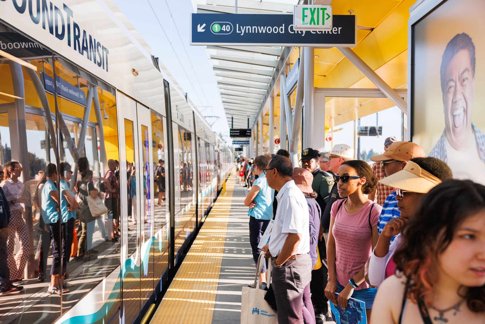 Lynnwood Link Opens to Huge Crowds and Night Markets