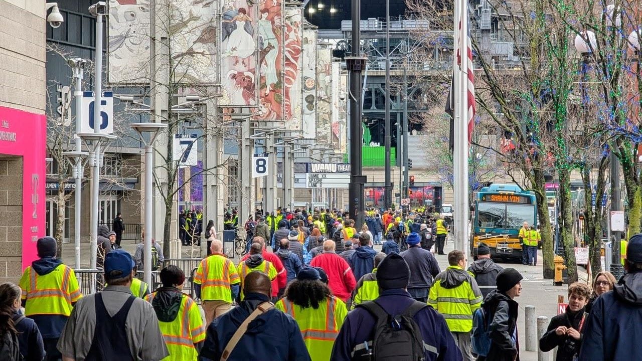 Transit Workers Demand Safety Fixes as They Mourn Shawn Yim