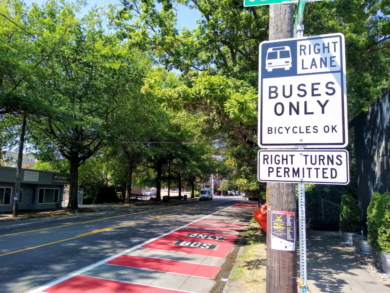 Bellevue Pushes to Open Up Bus-Only Lanes to Private Shuttles