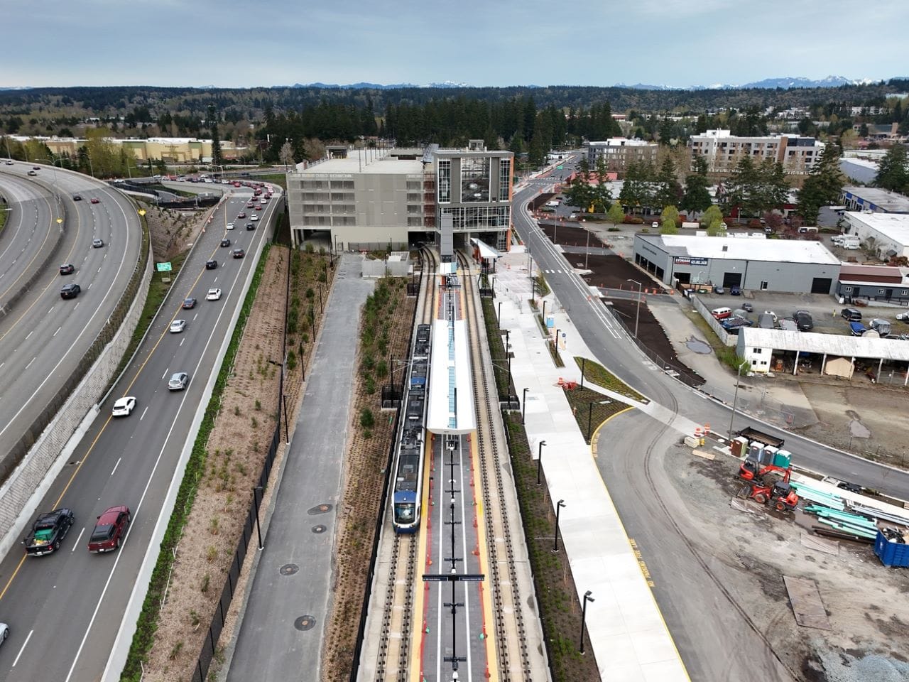 An above-ground train station on the edge of highway SR 520.