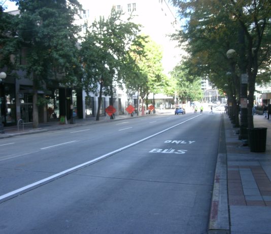 Fourth Avenue Covertly Gets Bus, Turn Lane