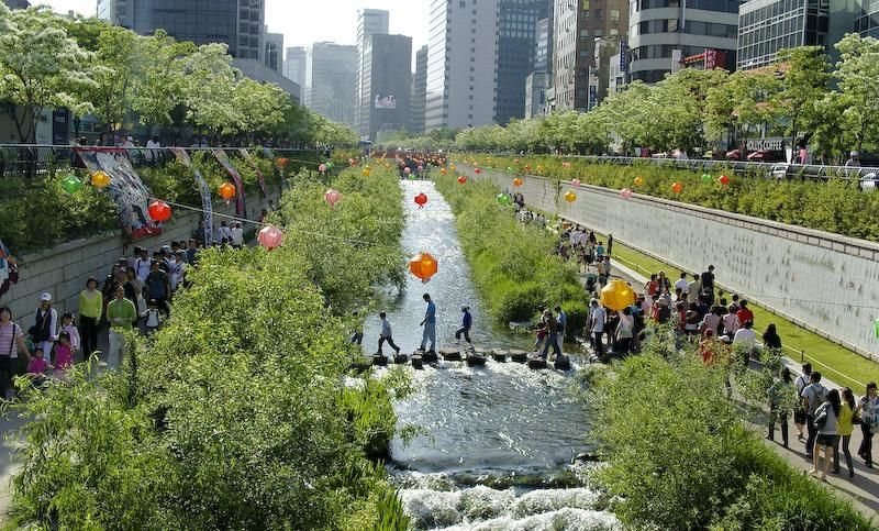 Seoul has a beautiful linear park and river in place of an elevated expressway in its urban core. #winning (Visit Seoul)