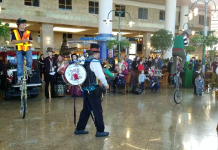 Sunday Video: Holiday Fun At Sea-Tac