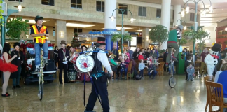 Sunday Video: Holiday Fun At Sea-Tac