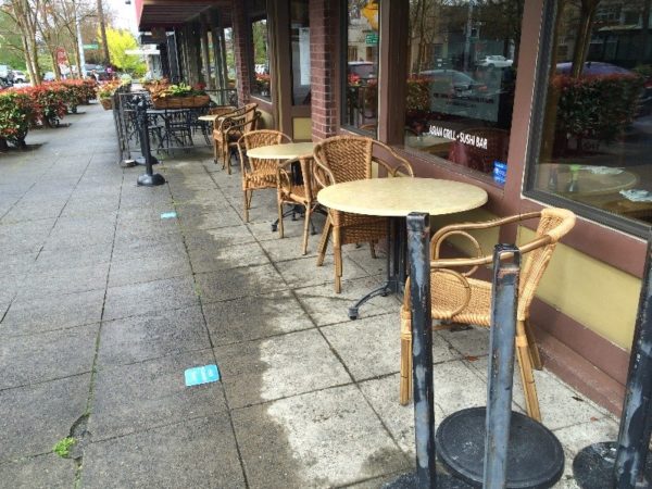 Ikiiki Sushi with a fence-free sidewalk café in Queen Anne. (City of Seattle)