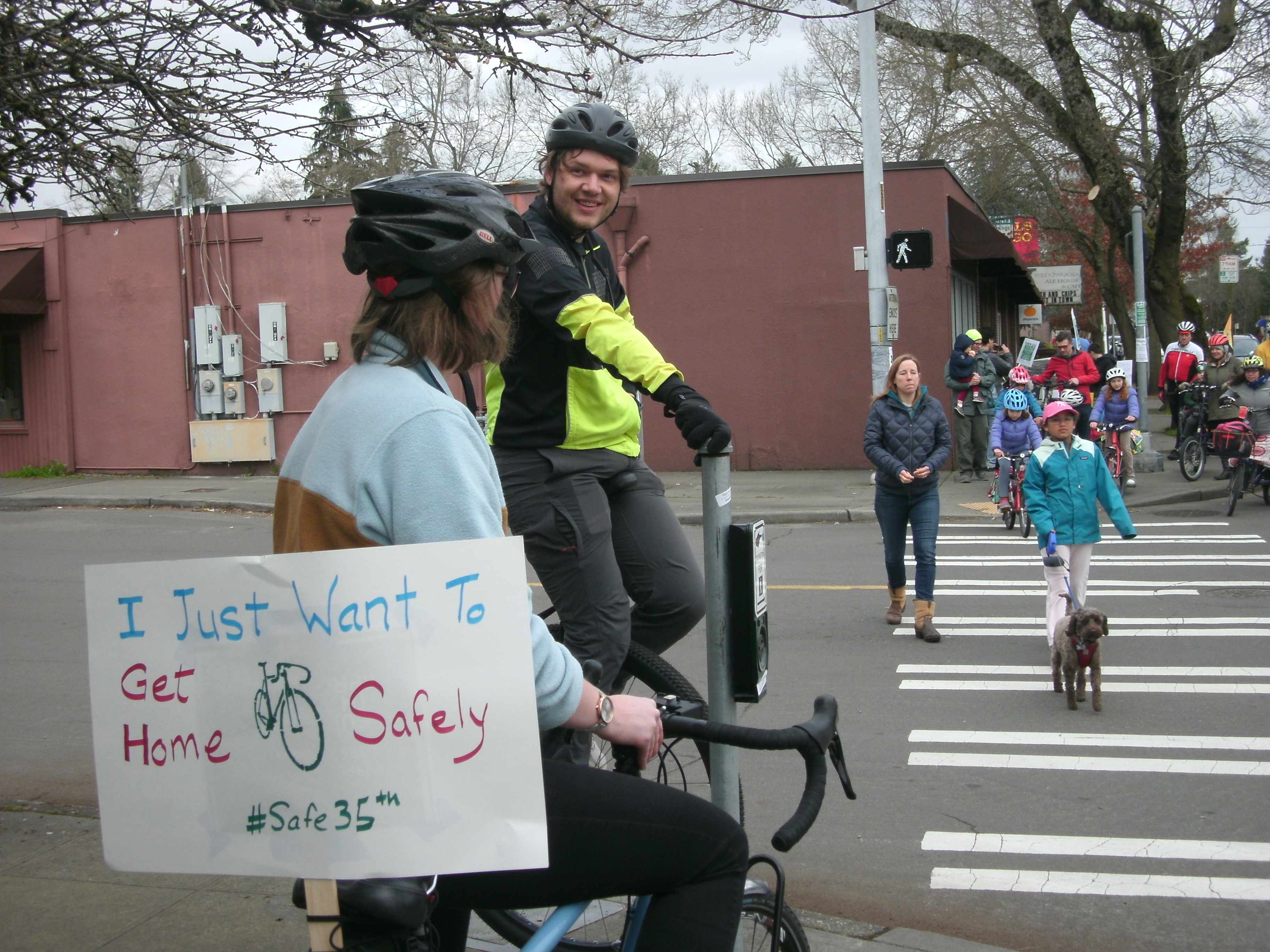 35th Avenue NE Advocates Stand Up for Their Neighborhood - The Urbanist