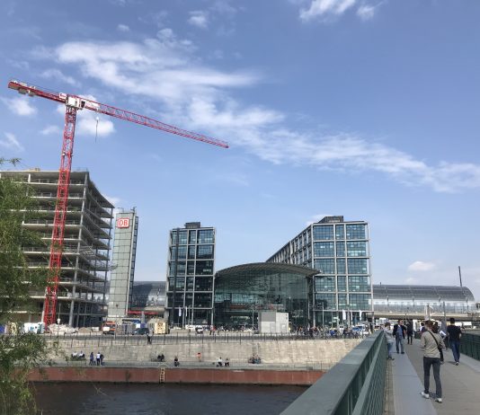 What We’re Reading: Double-Decker E-Buses, Building Up, and New Tacoman Urbanites