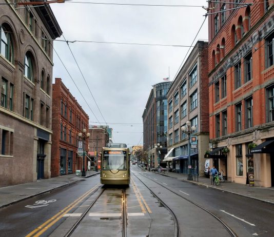 Mayor Durkan Backs Streetcar, Pledges to Seek Funding Solution with Council