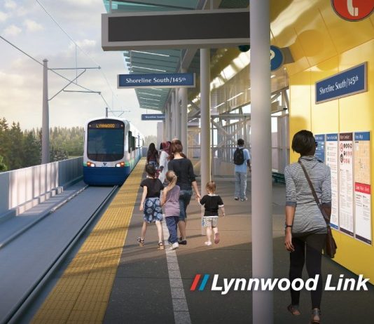 Lynnwood Link Finally Secures $1.17 Billion from the FTA, Clearing Path to Open in 2024 A rendering show passenger waited on a platform at an elevated station as a light rail train pulls in.
