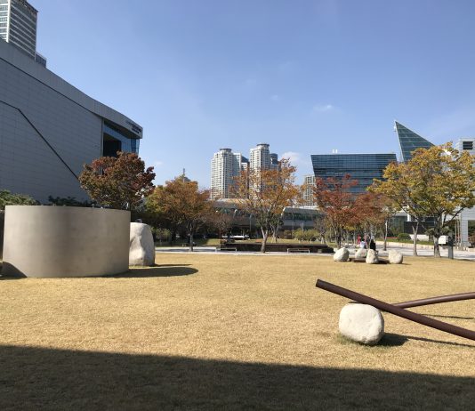 What We’re Reading: Amazon, Corporate Welfare King, F on Shoveling, and Setting the Bar