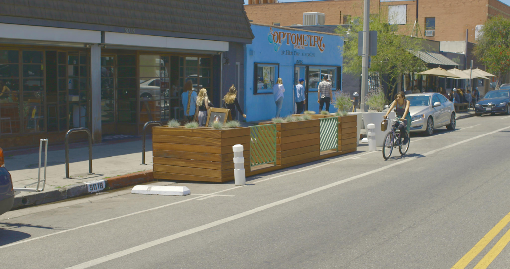The reduction of parking spots leaves more space for pedestrians. 5018 York Blvd parklet is an example. This is how the place looked like before and how it looks like now. (Photo credit: Medgar Parrish)