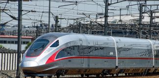 A CR400AF high-speed rail train in China. (Wikipedia / N509FZ)