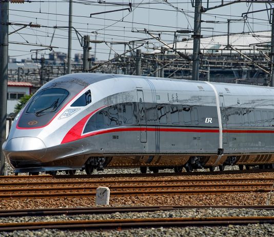 Washington House Democrats Propose Funding To Study High-Speed Rail, Other Critical Transportation Issues A CR400AF high-speed rail train in China. (Wikipedia / N509FZ)
