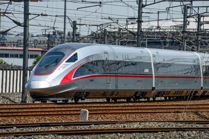 A CR400AF high-speed rail train in China. (Wikipedia / N509FZ)