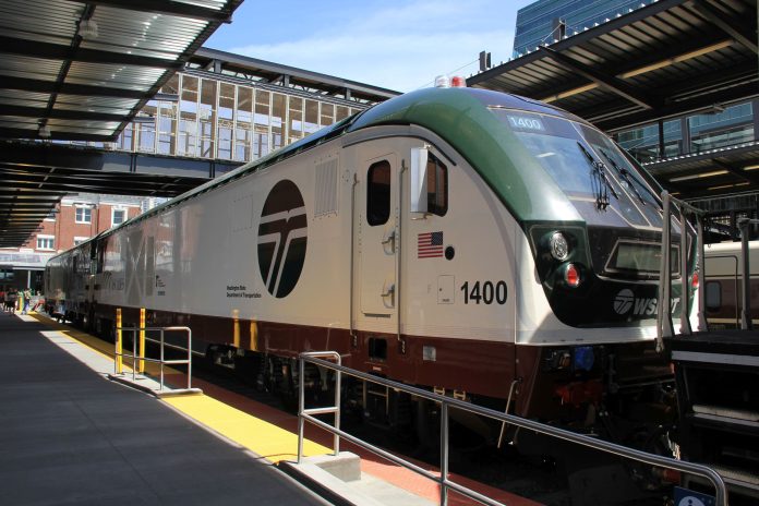 WSDOT new locomotive at King Street