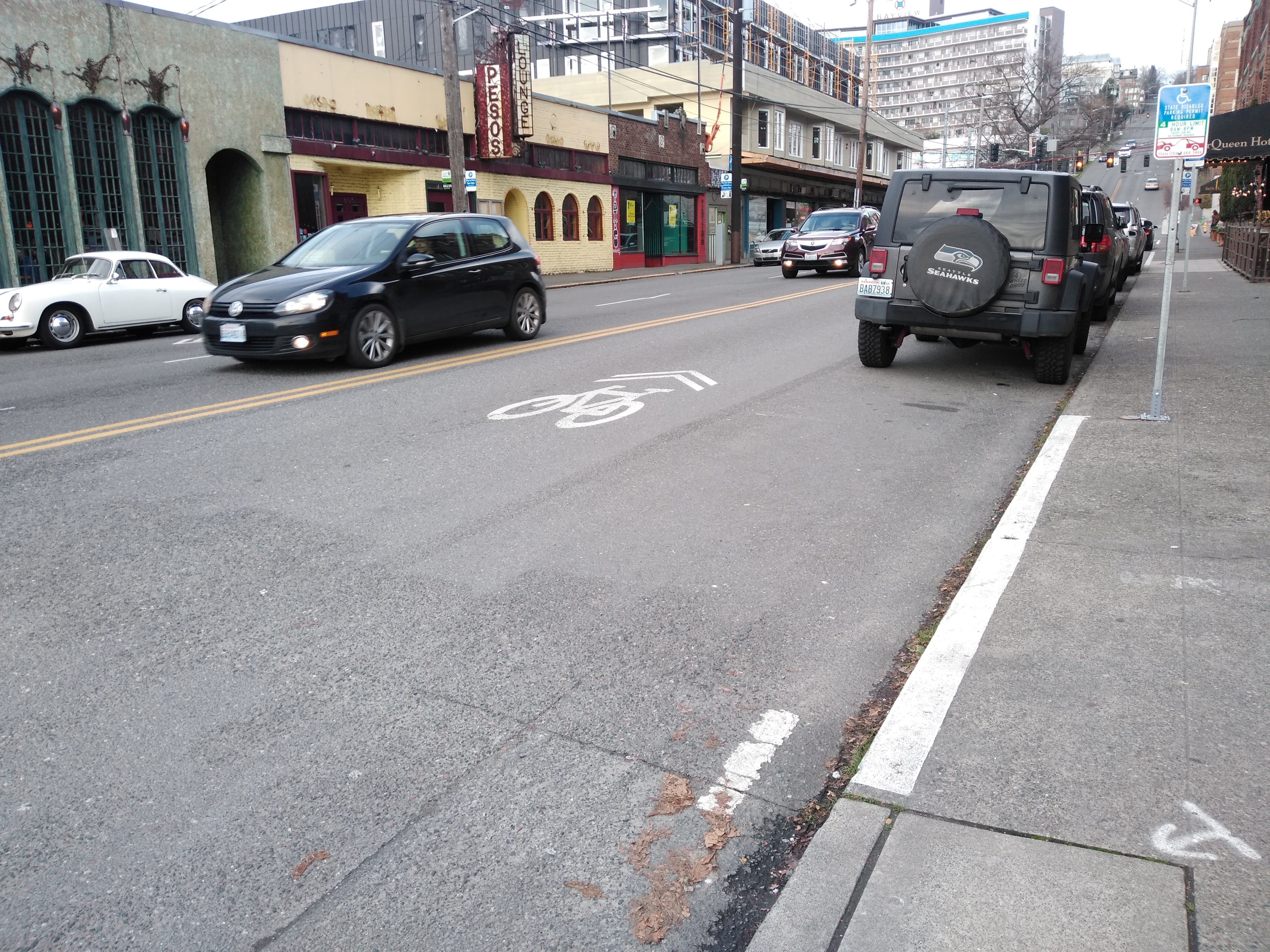 No protected bike lane is planned for a one-block connection of Queen Anne Ave N. (Photo by the author)
