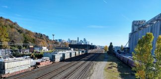 BNSF Railways track heading into Downtown Seattle from Interbay. (Credit: Doug Trumm)