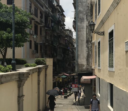 What We’re Reading: Disconnected, Car-Free Streets, and National Transportation Framework A pedestrian street in Macau.