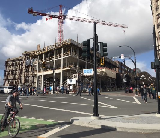 What We’re Reading: Vandalized, Smaller Workforce, and Longer Commutes A protected bike and all-way pedestrian intersection in Victoria.