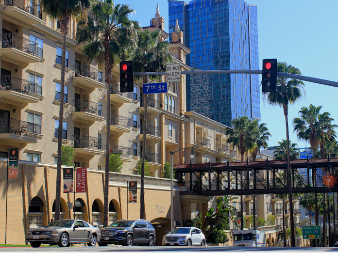 View of Medici Apartments at 7th St. and Bixel St. (Photo by Leilani Commons)