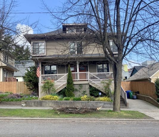 Bateman, Macri, Das Propose Missing Middle Housing Bill Tackling Exclusionary Zoning Statewide Look carefully, what appears to be a single family residence here is actually a duplex. (Photo by author)