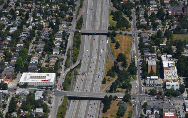 An aerial view of the proposed lid area of Interstate 5 connecting Wallingford and the University District in Seattle. (Credit: Northwest Urbanist)