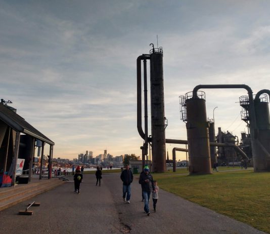 Op-Ed: Shortening Seattle Park Hours Was Misguided, Failed to Promote Safety Gas Works Park in November before the COVID crisis. (Photo by author)