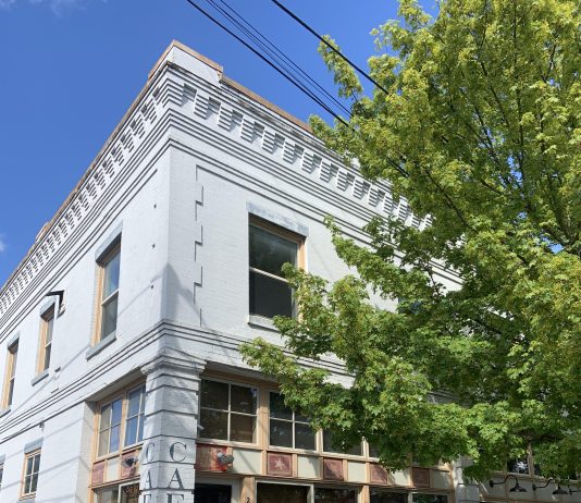 Nifty Examples of Mixed Use Buildings! Plus The Urbanist’s Scavenger Hunt #3: Alleys