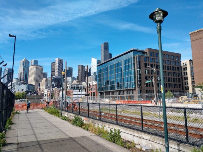 Elliott Bay Trail offers a all ages and abilities route along the Waterfront in SoDO but an Alaskan Way open street would connect it to the rest of Downtown. (Photo by Doug Trumm)