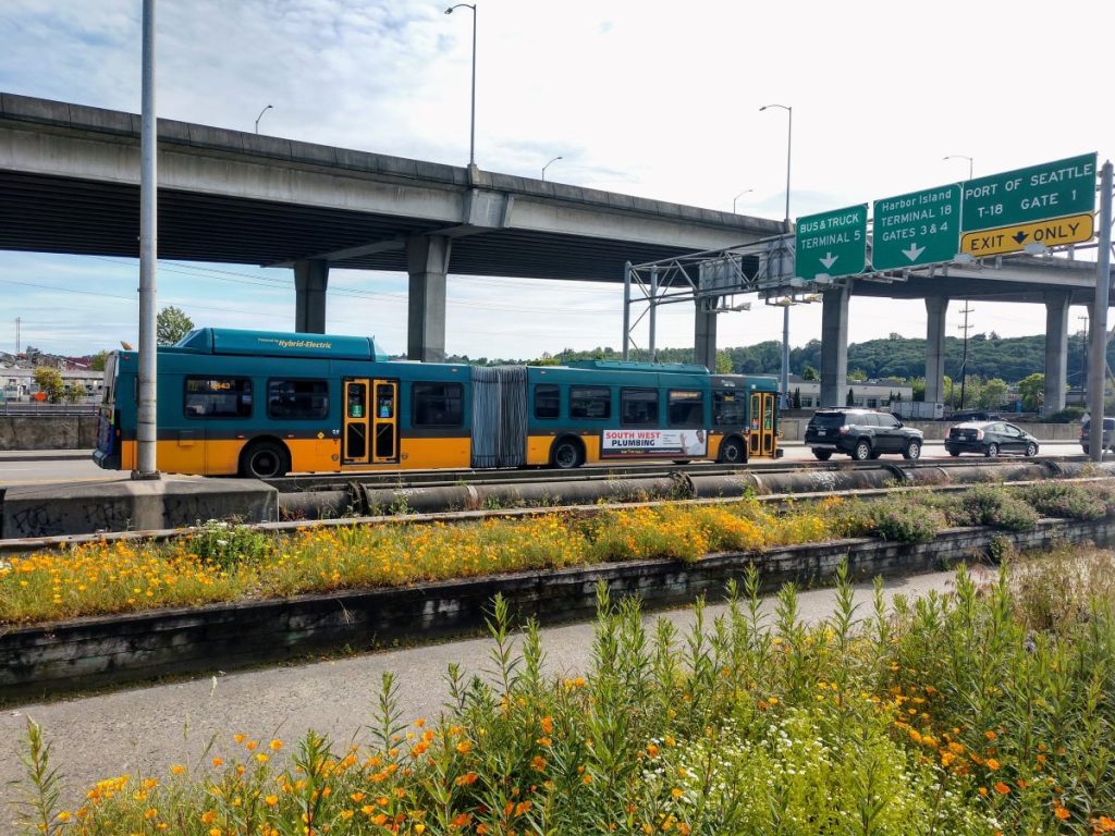 Metro heads toward West Seattle via Spokane Street low bridge. (Photo by Doug Trumm)