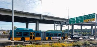 Metro heads toward West Seattle via Spokane Street low bridge. (Photo by Doug Trumm)