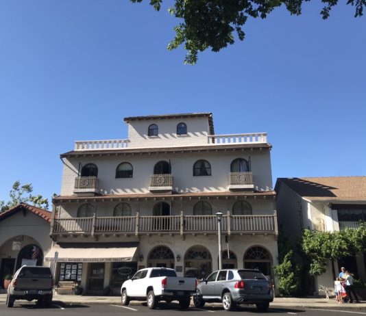 What We’re Reading: Double-Decker, Parkless, and Busy Streets Downtown Sonoma.