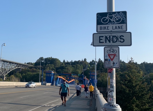 Cyclists are forced to move to the sidewalk in order to cross the Fremont Bridge. With widths that barely exceed six feet at key points, the sidewalks are not equipped to handle large numbers of cyclists and pedestrians. (Photo by author)
