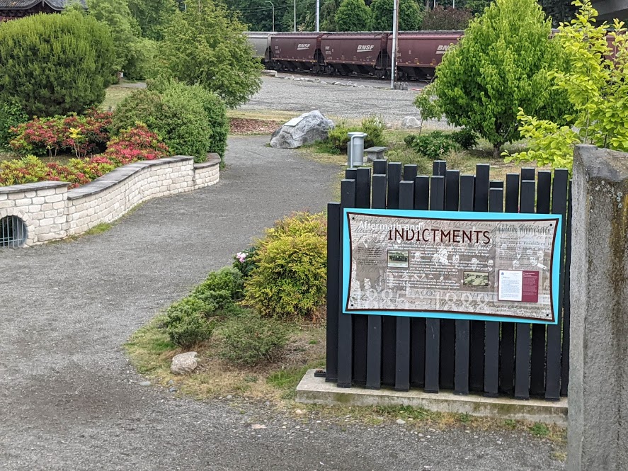 The Aftermath and Indictments panel mounted on to 27 posts that represent 27 key ringleaders of the expulsion that were prosecuted but never convicted. Note railway in the background. (Photo by author)