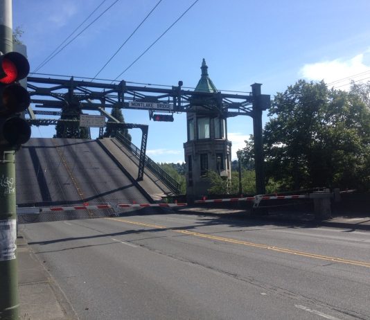 Metro Adjusting Routes 48, 271, and 542 Service During Montlake Bridge Closure