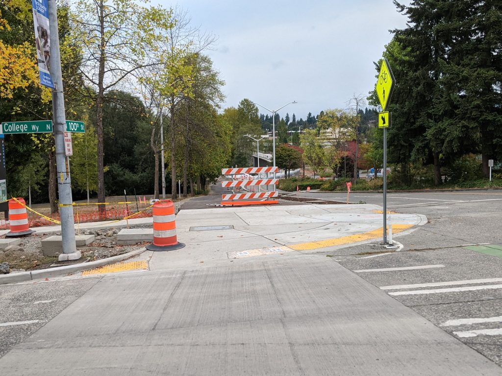 A photo of the multi-use path right off N 100st St to the ped/bike bridge