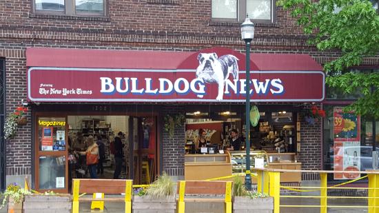 The storefront of Bulldog News from University Ave Ne