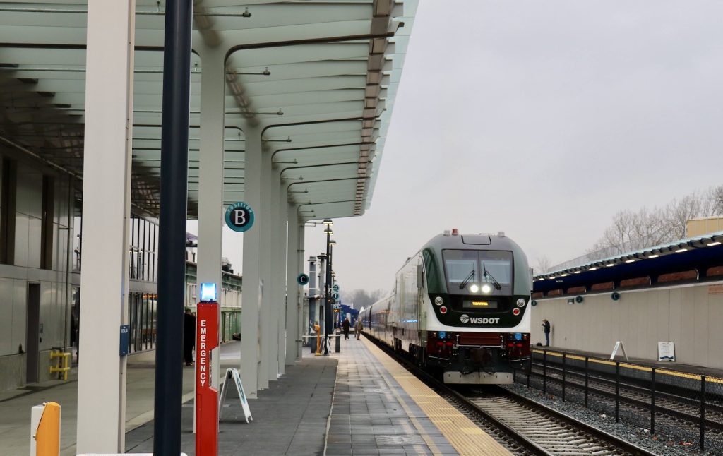 A train arrives at the Tacoma Dome Station