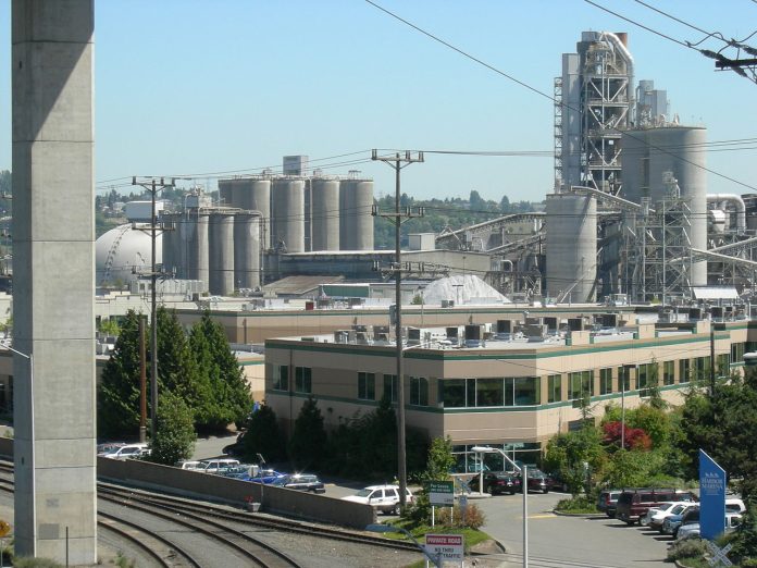 1280px-Ash_Grove_Cement_from_West_Seattle_Bridge_01