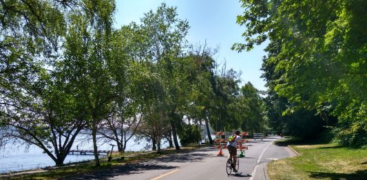 Someone on a bike using Lake Washington Boulevard