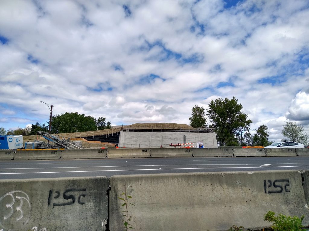 View of a large ramp with a dropoff on the other side of the lanes of SR 520