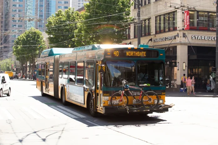 0718buses3rdAve193 A photo of the Route 40 downtown on 3rd ave
